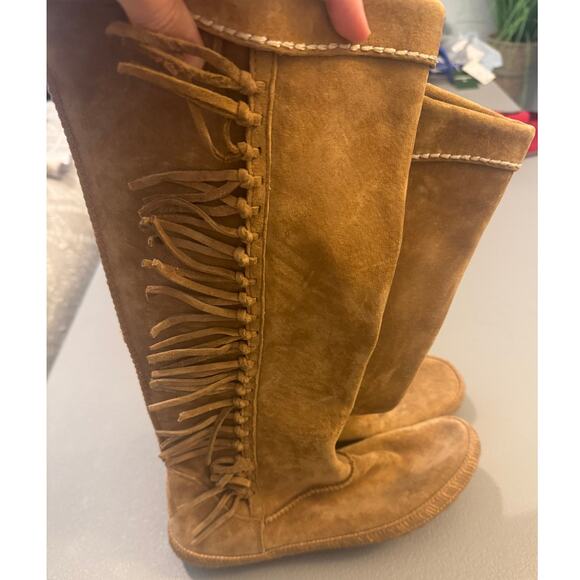 NWOT UGG Mammoth Moccasin style Suede boots- Size 7.5 - Picture 5 of 7